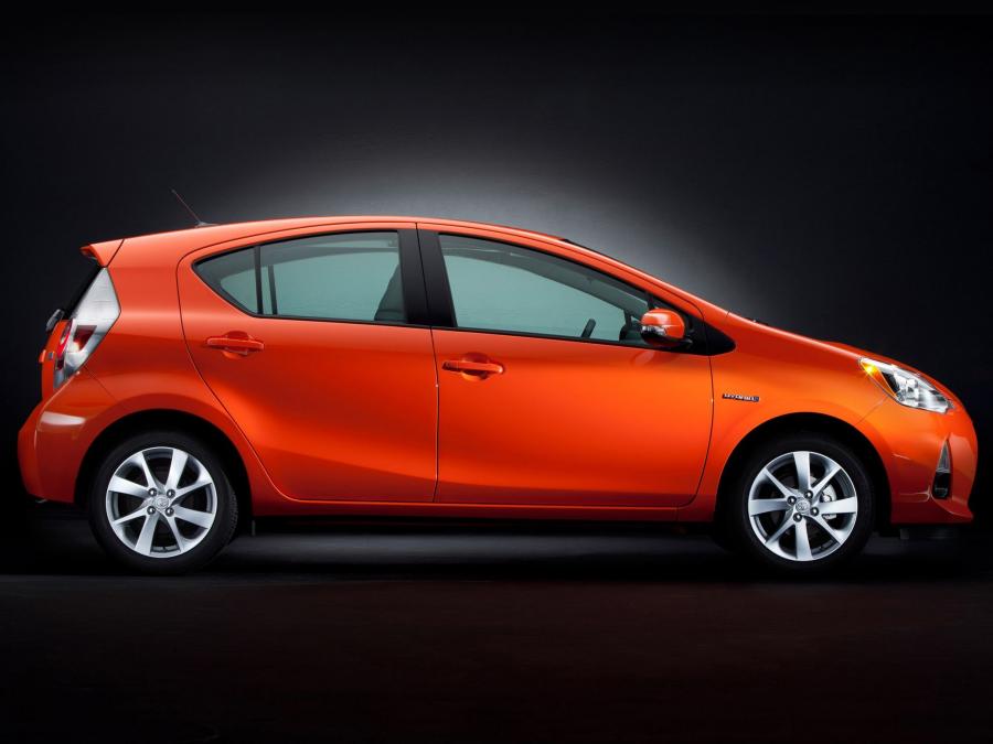  Toyota Prius C 2012 года  (фото 9 из 87)